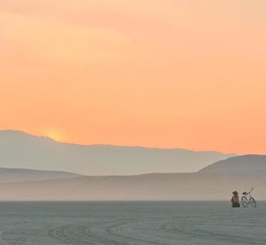 The sun sets on another adventurous weekend in Nevada. What memories did you make? .
.
.
.
Thanks to this lovely shot of a playa sunset from dwayneburgess during Burning Man 2017 (don’t know what Burning Man is? Be sure to look into it! It’s a large part of northern Nevada culture). Tag us or use #naturalnevada to be featured!
#explorenevada #naturalnevada #naturalunited #howtonevada #homemeansnevada #dfmi #blackrockcity #blackrockdesert #burningman #keepitpublic #keepitwild #wildness #wildnevada #wildwildwest #greatbasin #sunset #summer #nevadasunset #nvmag #onlyinnevada #optoutside #outdoors #explore #adventure #adventurelikeyougiveadamn #industwetrust #instanature #naturephotography