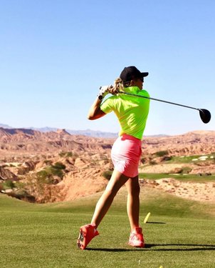 More from a weekend well spent golfing🏌🏼‍♀️ @golfwolfcreeknv ⛳️ Awesome swing @karinhart 🏌🏼‍♀️
————————————————————
📍 Mesquite, NV
📸 @karinhart .
👇🏼TAG YOUR FRIENDS👇🏼