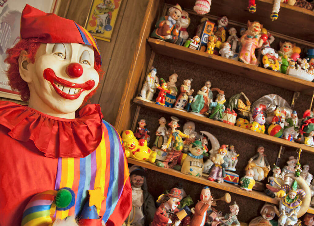 clown dolls at the clown motel